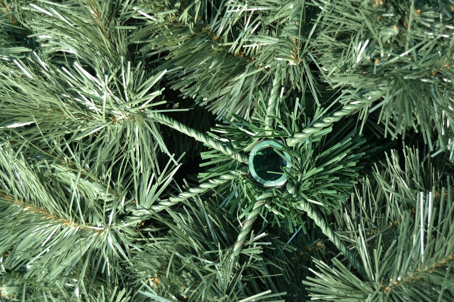 Искусственная елка СМАЙЛ 180см — купить в Петровиче в Москве: цена за ...