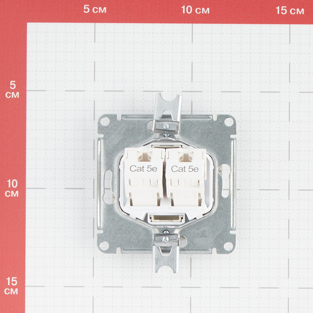 фото Розетка компьютерная schneider electric atlas design atn000385 скрытая установка алюминий два модуля rj45