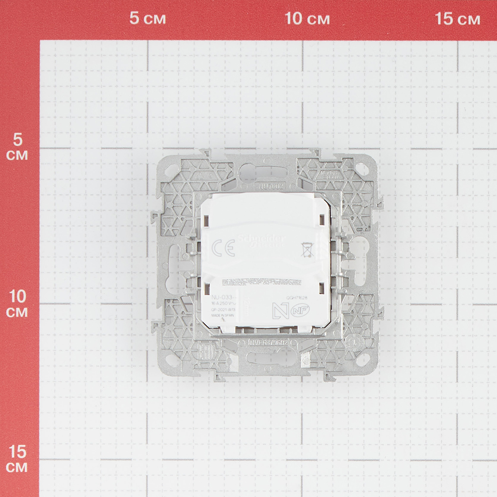 фото Розетка schneider electric unica new nu503318 скрытая установка белая без заземления со шторками винтовой зажим