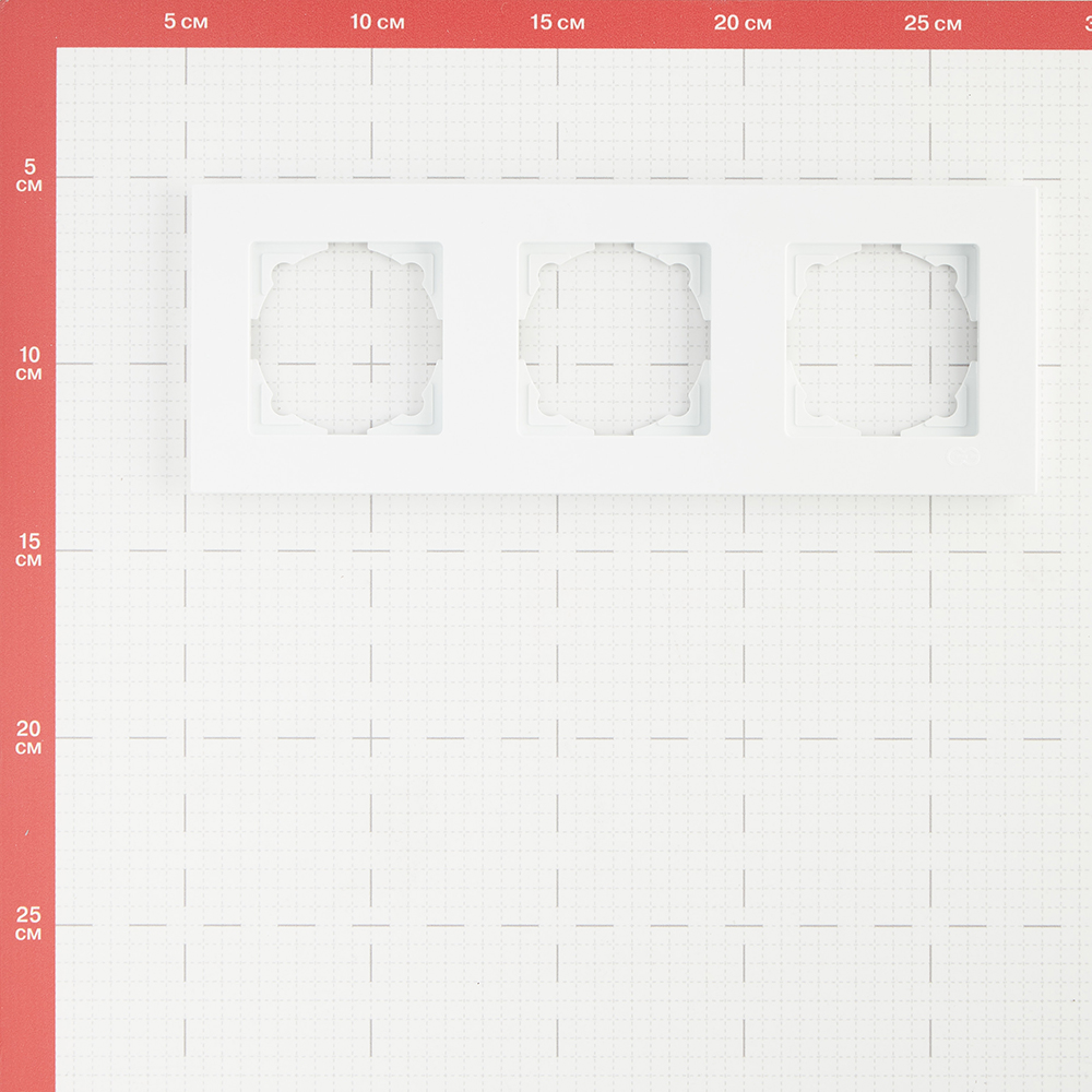фото Рамка gunsan eqona 16401100-000143 трехместная универсальная скрытая установка белая ip20