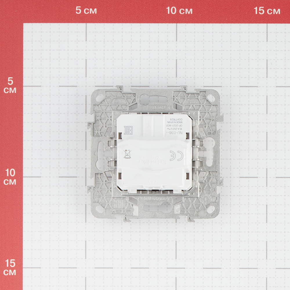 фото Розетка schneider electric unica new nu503630 скрытая установка алюминий с заземлением винтовой зажим