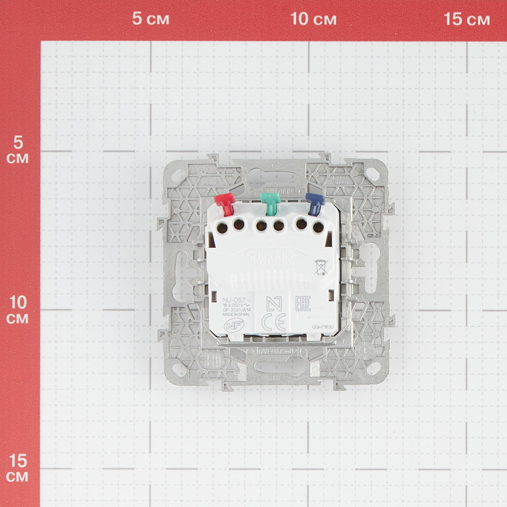 фото Розетка schneider electric unica new nu505730 скрытая установка алюминий с заземлением со шторками с быстрозажимными клеммами