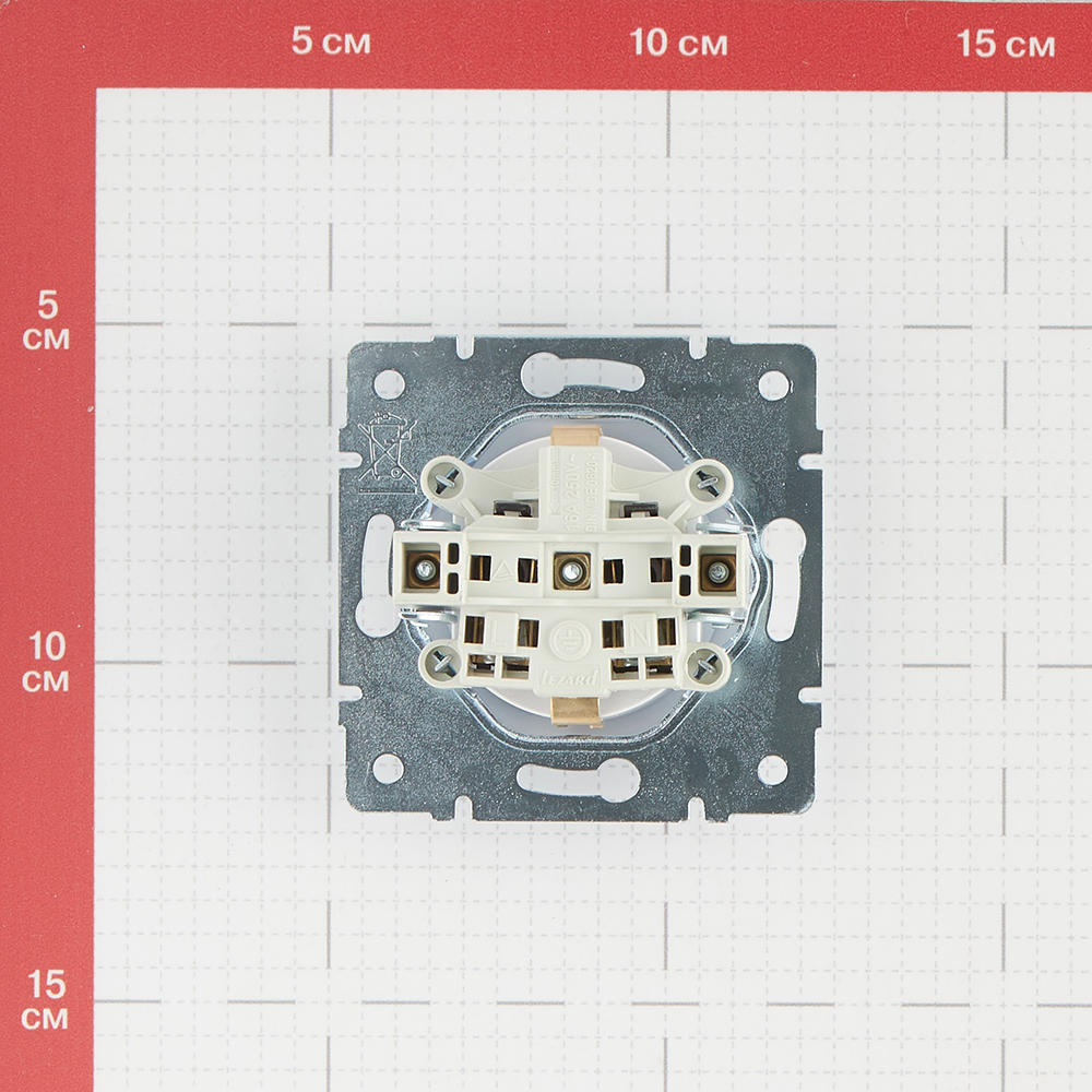 фото Розетка lezard karina 707-0288-122b скрытая установка белая с заземлением