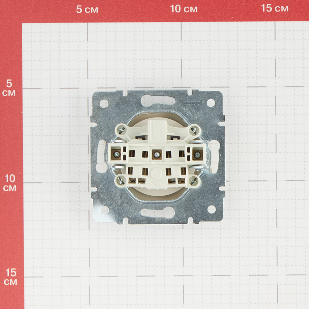 фото Розетка lezard karina 707-0388-121b скрытая установка крем