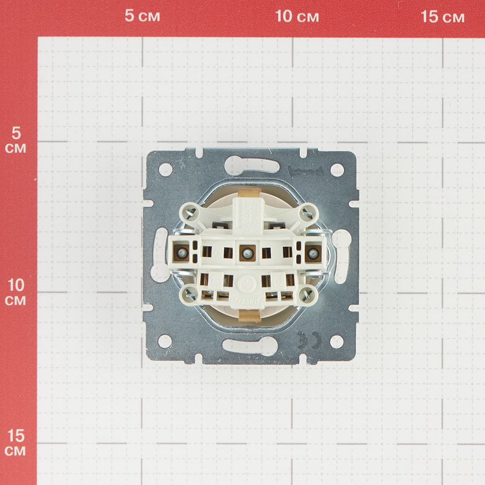 фото Розетка lezard karina 707-0388-123b скрытая установка крем с заземлением с крышкой