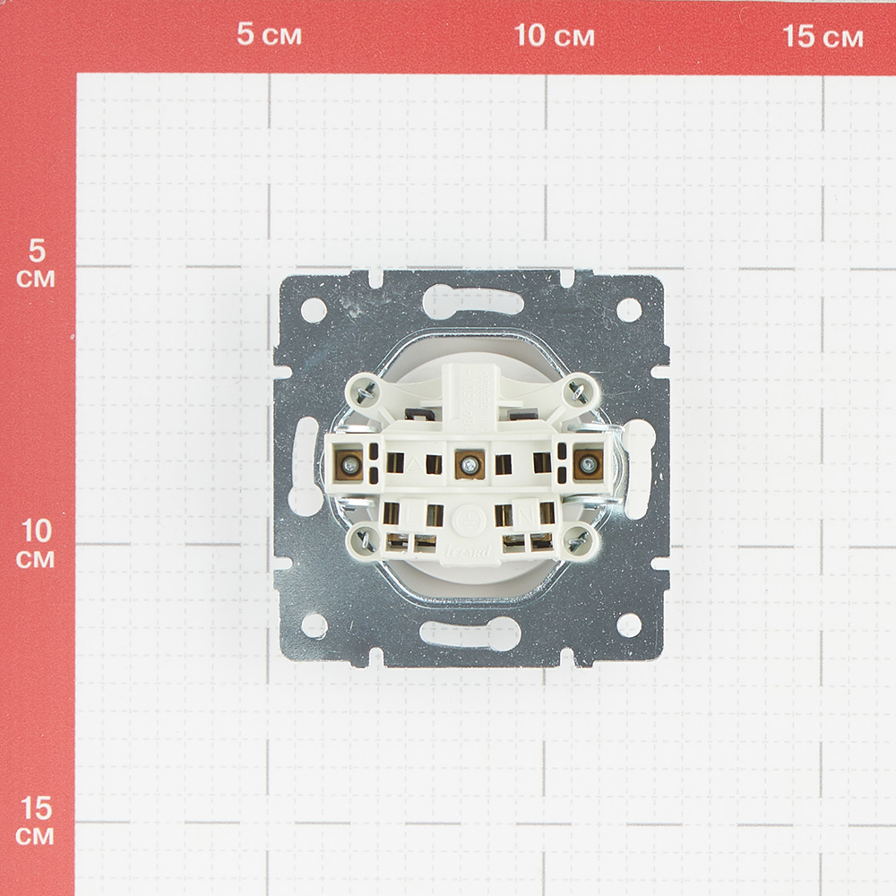 фото Розетка lezard karina 707-3088-121b скрытая установка жемчужно-белая