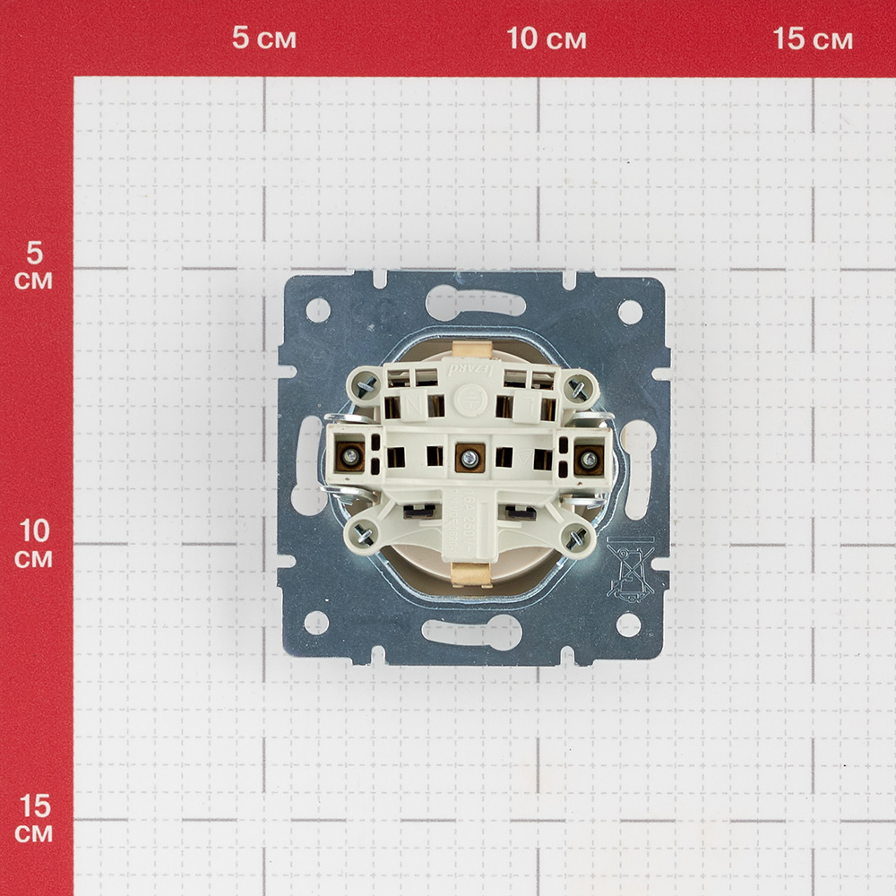 фото Розетка lezard karina 707-0388-122b скрытая установка крем с заземлением