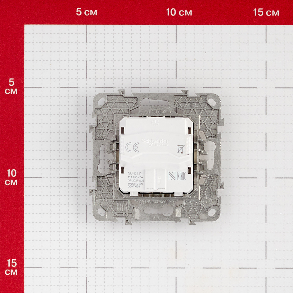 фото Розетка schneider electric unica new nu503744 скрытая установка бежевая с заземлением со шторками винтовой зажим