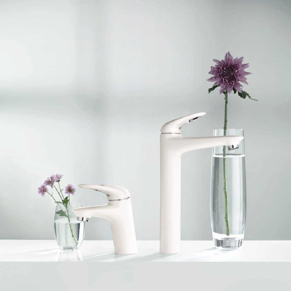 фото Смеситель для раковины с высоким изливом grohe eurostyle 23570ls3 однорычажный без донного клапана белая луна