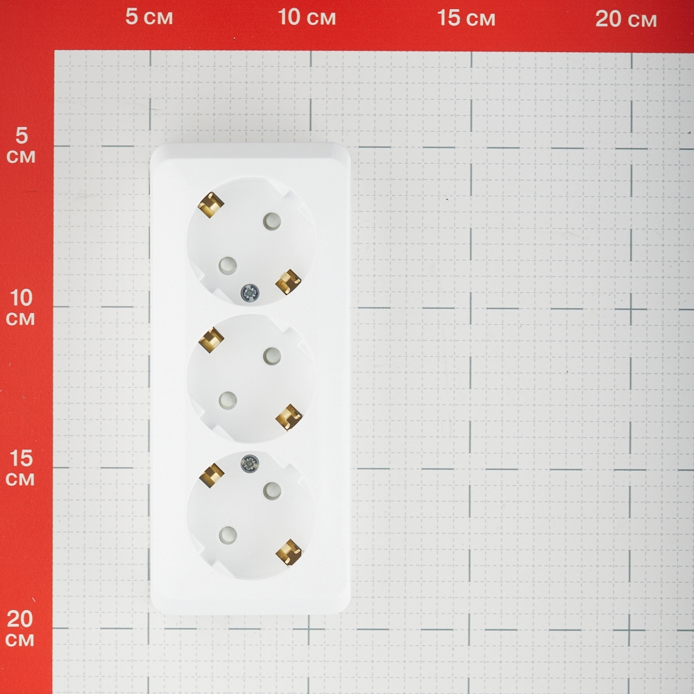 фото Розетка schneider electric этюд тройная pa16-012b открытая установка белая с заземлением ip20 со шторками