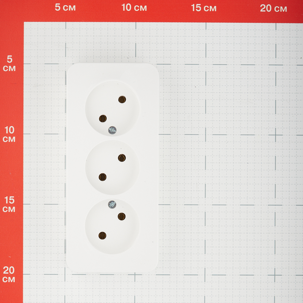 фото Розетка schneider electric blanca тройная blnra000311 открытая установка белая без заземления ip20