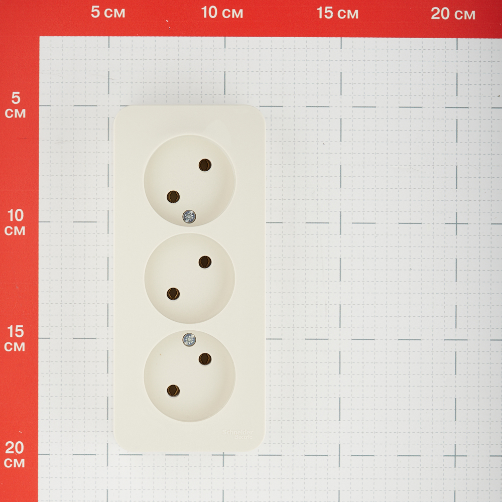 фото Розетка schneider electric blanca тройная blnra000317 открытая установка бежевая без заземления ip20