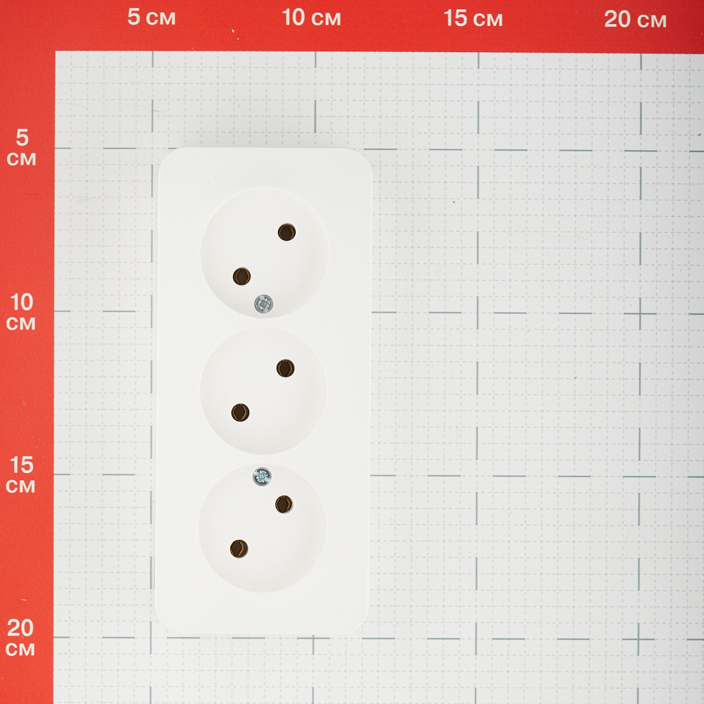 фото Розетка schneider electric blanca тройная blnra000312 открытая установка молочная без заземления ip20