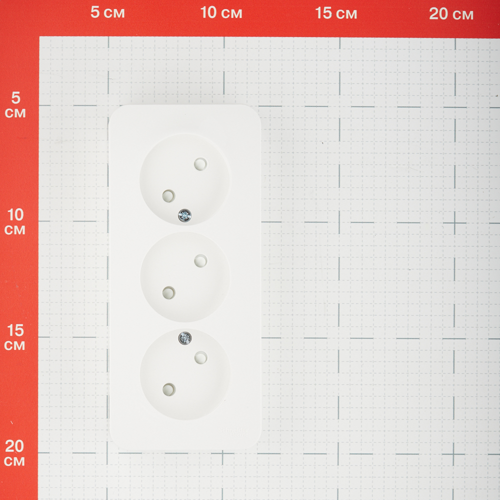 фото Розетка schneider electric blanca тройная blnra001311 открытая установка белая без заземления ip20 со шторками