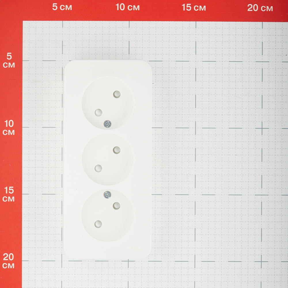 фото Розетка schneider electric blanca тройная blnra001312 открытая установка молочная без заземления ip20 со шторками