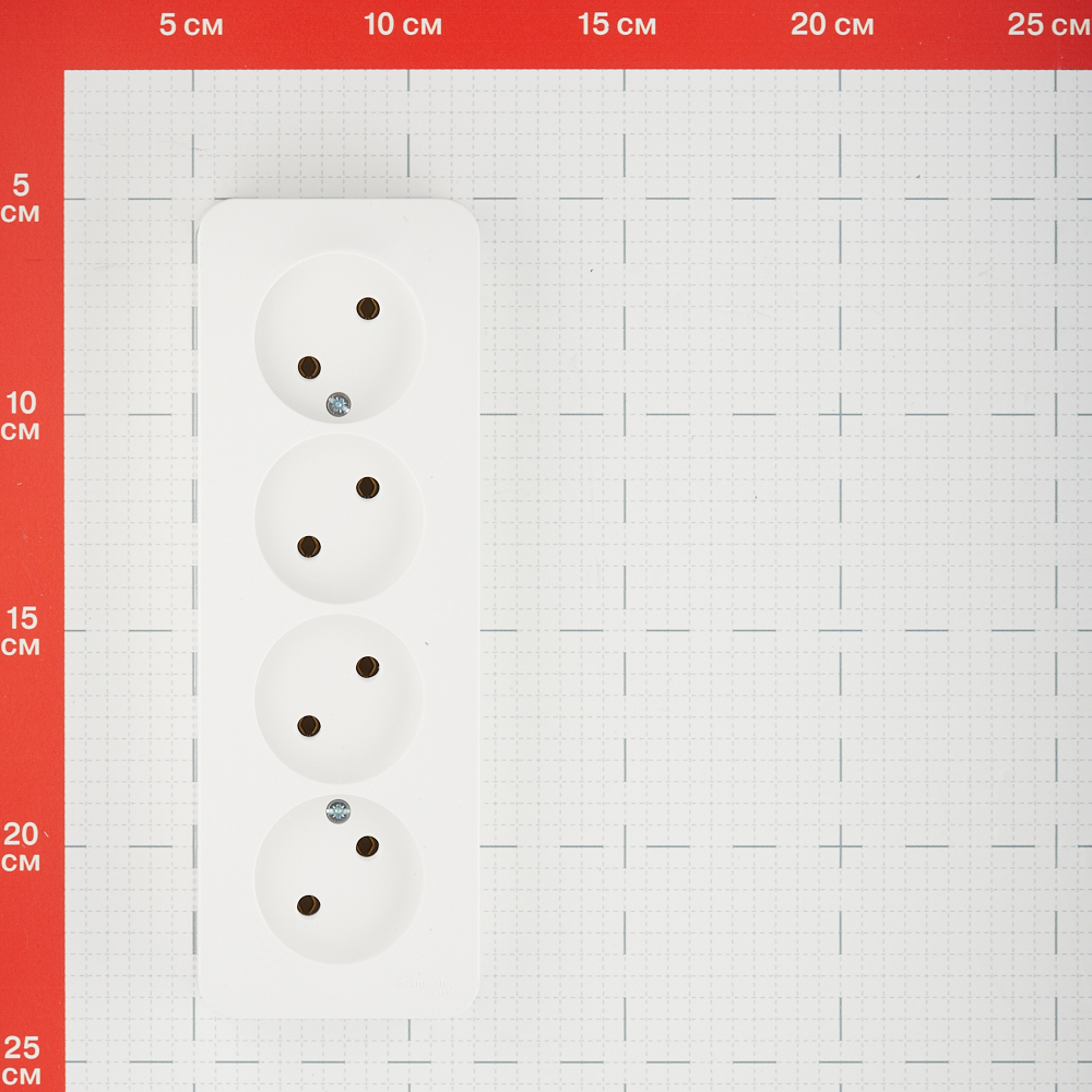 фото Розетка schneider electric blanca четверная blnra000411 открытая установка белая без заземления ip20