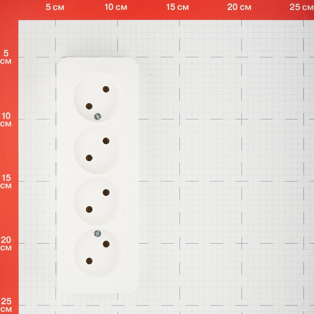фото Розетка schneider electric blanca четверная blnra000412 открытая установка молочная без заземления ip20