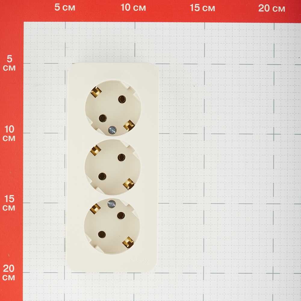 фото Розетка schneider electric blanca тройная blnra010317 открытая установка бежевая с заземлением ip20