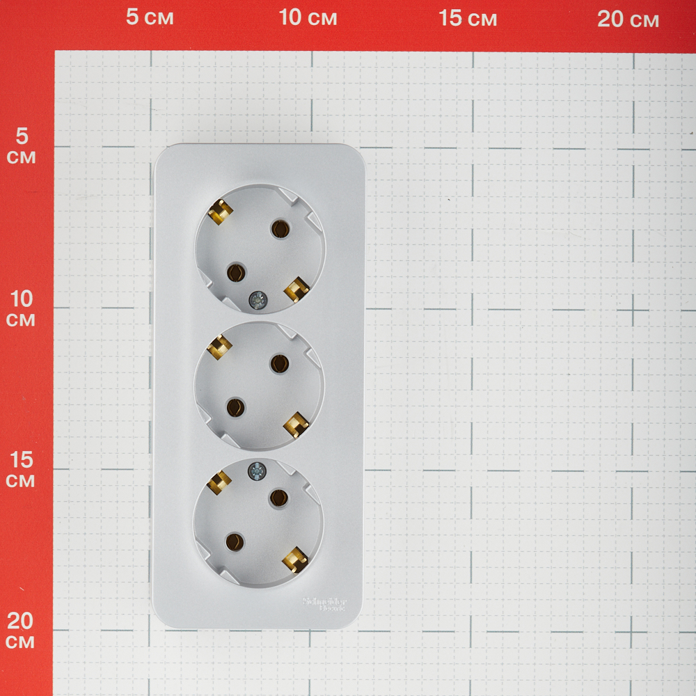 фото Розетка schneider electric blanca тройная blnra010313 открытая установка алюминий с заземлением ip20