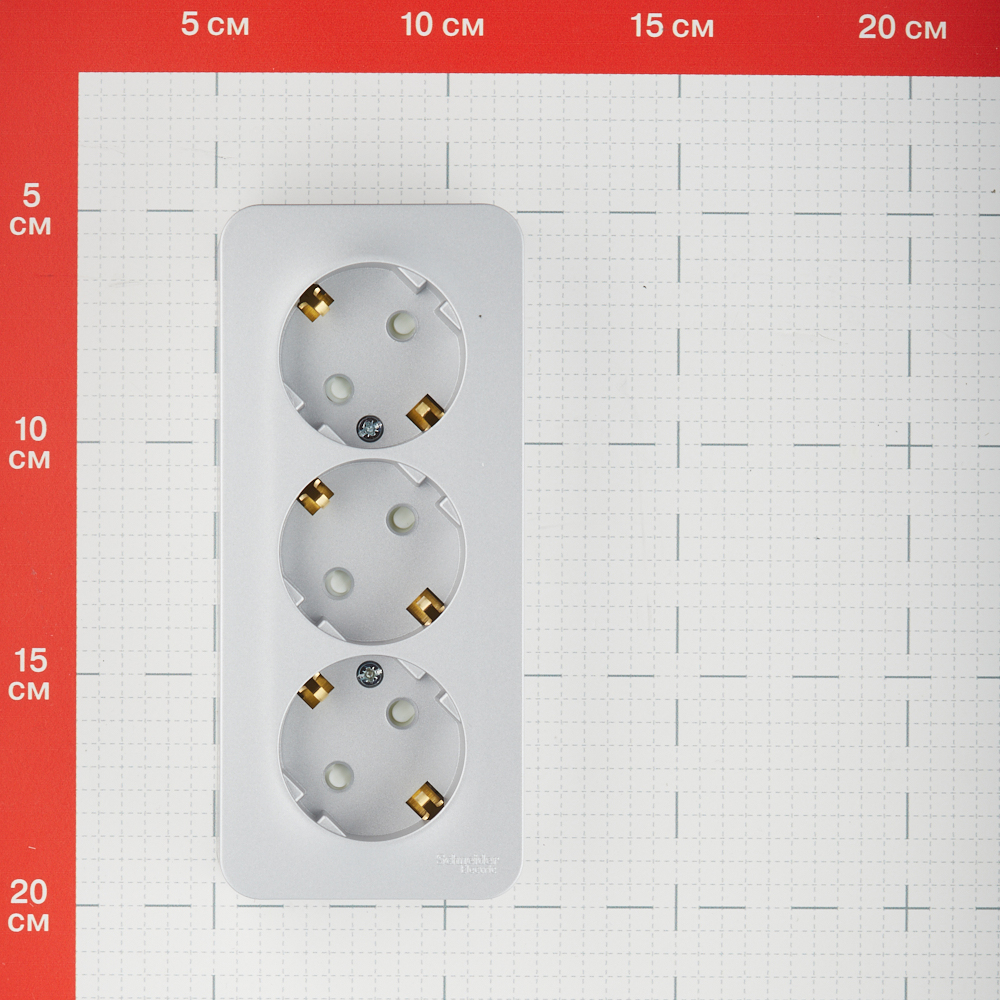 фото Розетка schneider electric blanca тройная blnra011313 открытая установка алюминий с заземлением ip20 со шторками