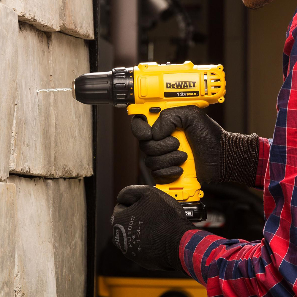 Дрель-шуруповерт аккумуляторная DeWalt DCD700C2 12В 2х1,3Ач Li-Ion