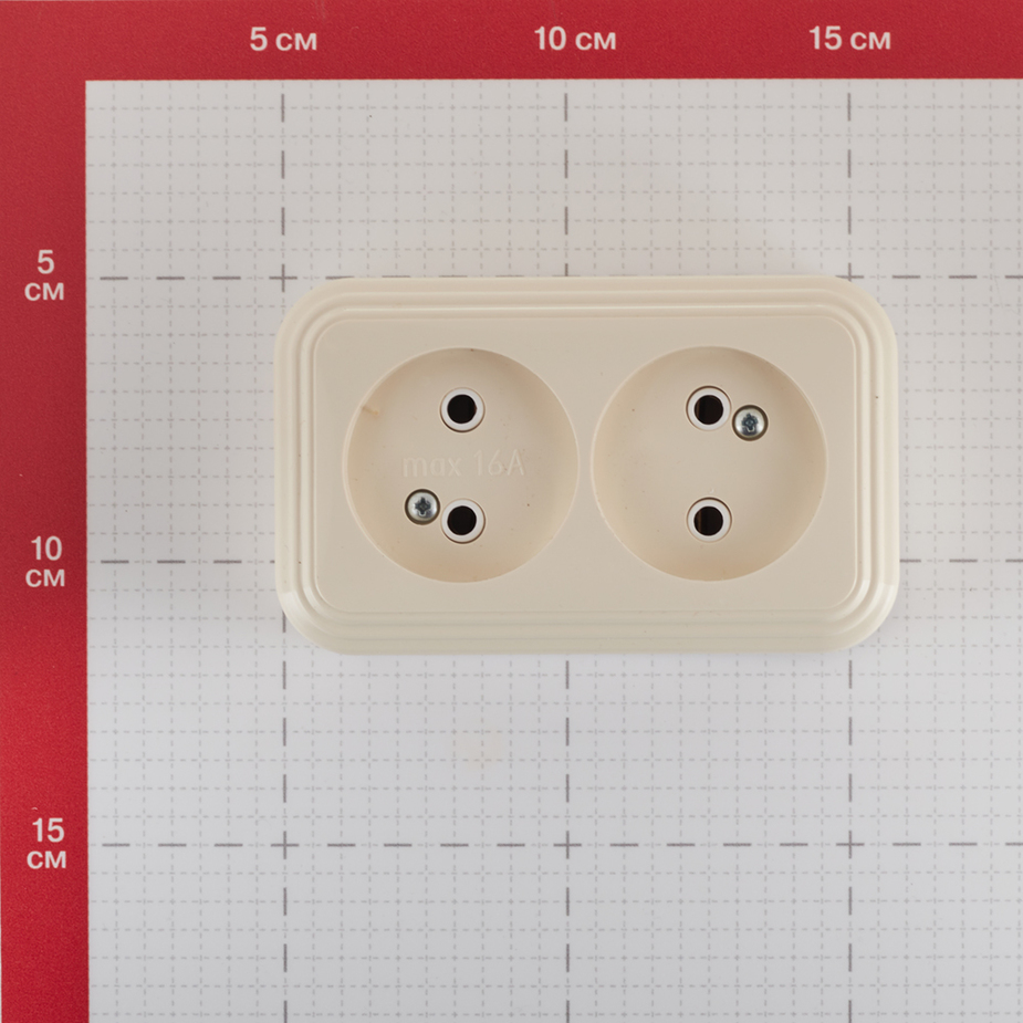 Розетка svet двойная открытая установка бежевая с заземлением