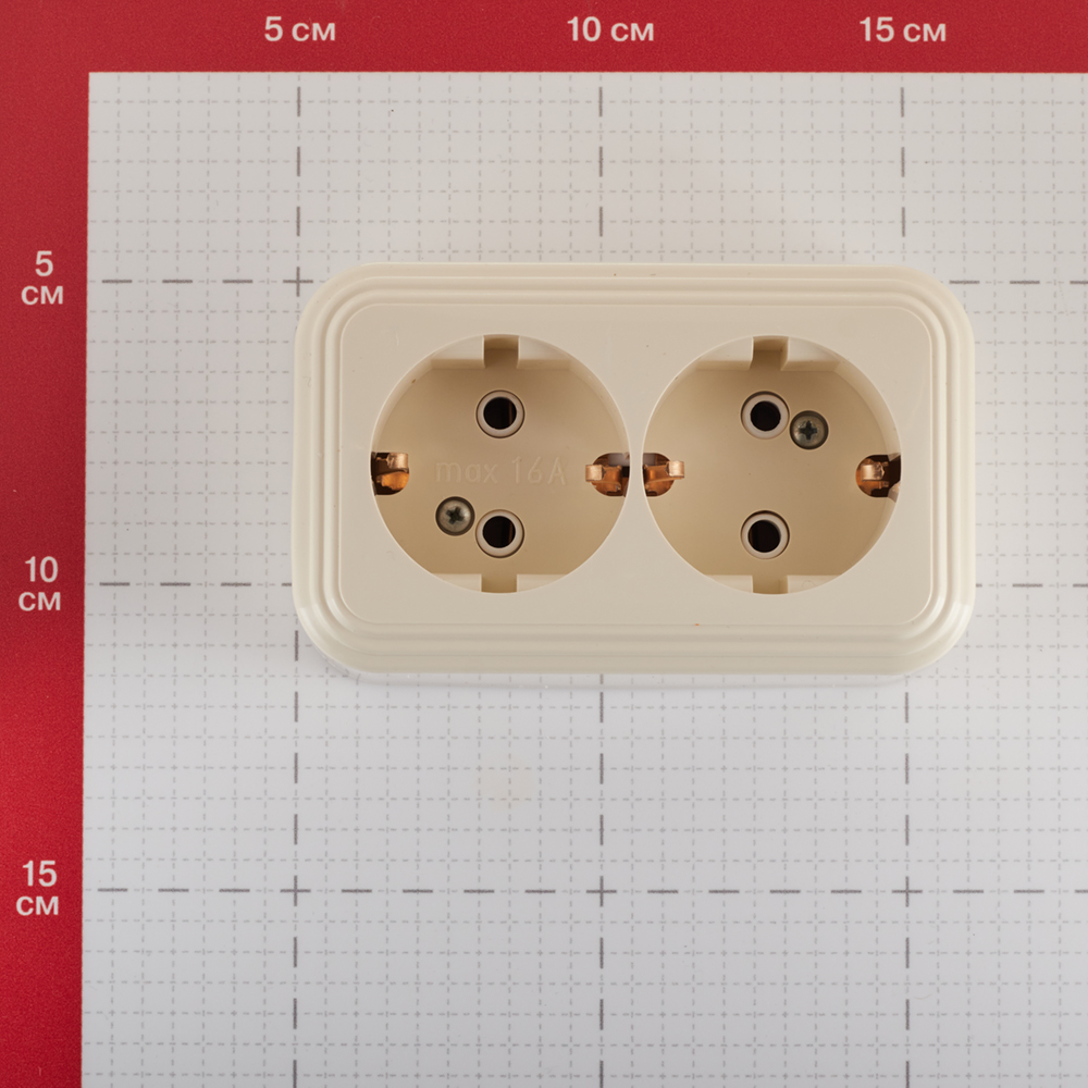 фото Розетка svet двойная открытая установка бежевая с заземлением