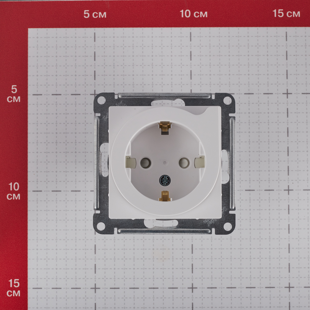 фото Розетка schneider electric atlas design atn000147 скрытая установка белая с заземлением со шторками с выталкивателем