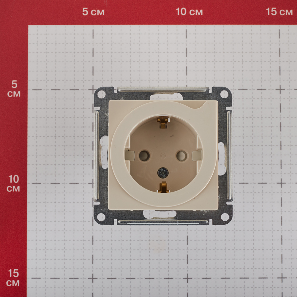 фото Розетка schneider electric atlas design atn000247 скрытая установка бежевая с заземлением со шторками с выталкивателем