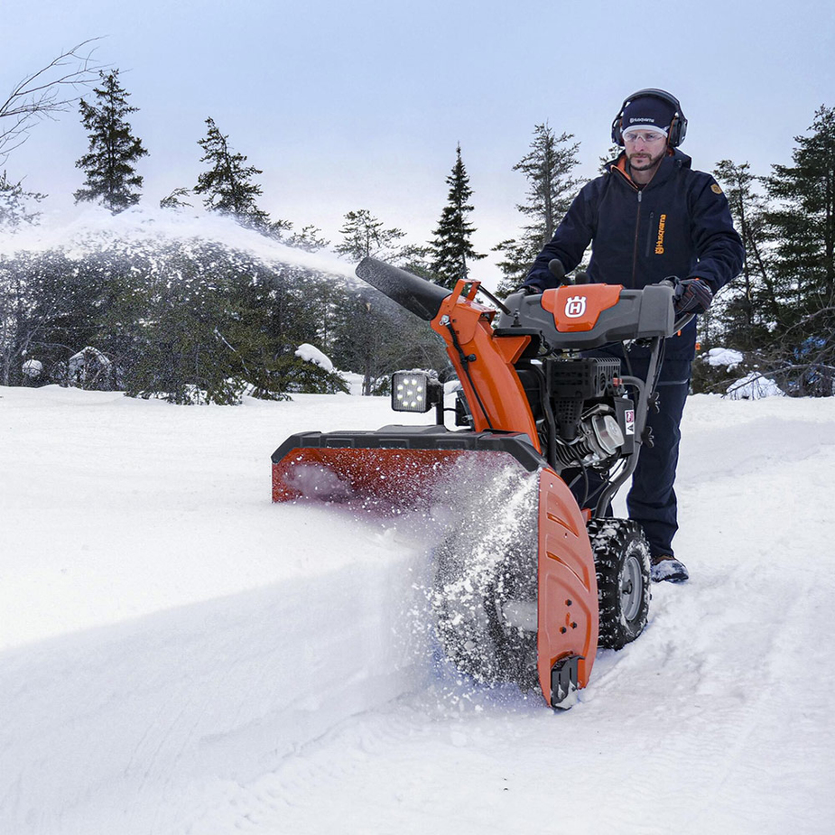 Husqvarna отбрасыватель снега