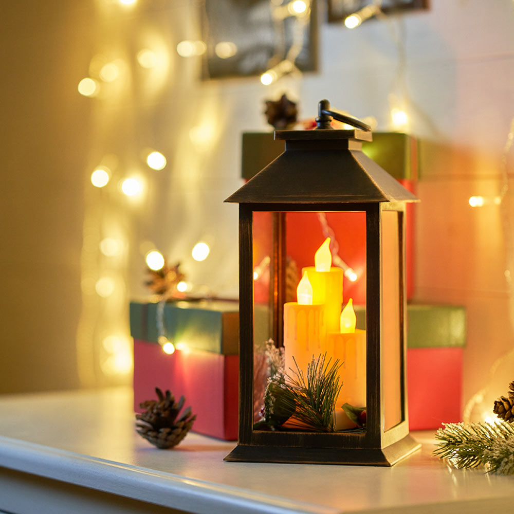 Интерьерное украшение фонарь деревянный Neon-Night (513-048) для дома бронзовый 3 LED свечение Теплый белый со свечкой и шишкой светящийся