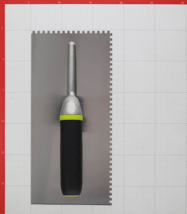 Гладилка зубчатая Armero 280х130 мм зуб 4х4 мм с резиновой ручкой