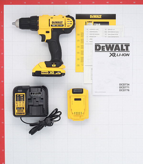 фото Дрель-шуруповерт аккумуляторная dewalt dcd771d2 18в 2х2ач li-ion