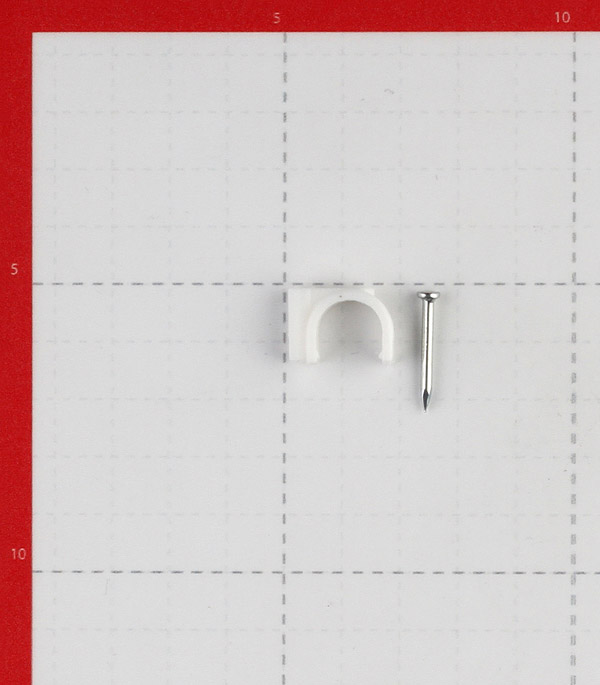 фото Скобы для крепления кабеля круглые rexant 07-4012 12 мм полиэтилен белые (50 шт.)