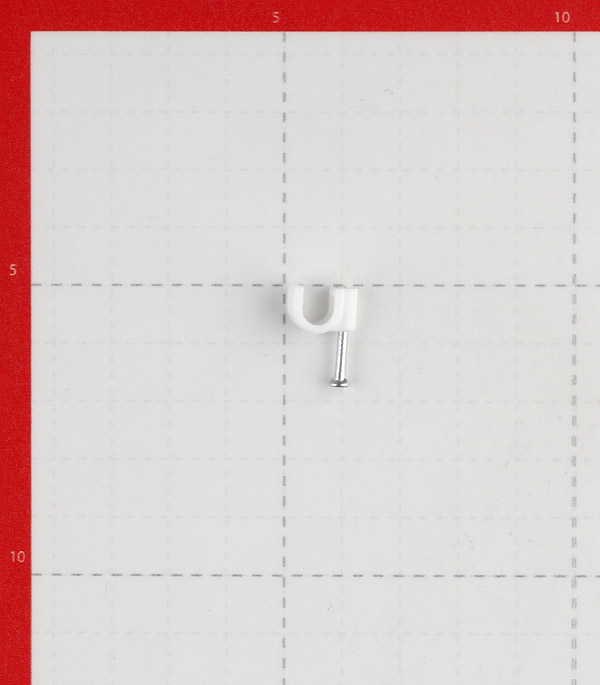 фото Скобы для крепления кабеля круглые rexant 07-4006 6 мм полиэтилен белые (50 шт.)