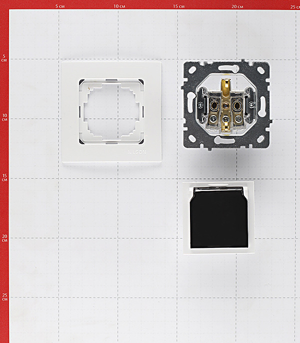 

Розетка с рамкой Nilson TOURAN 24111618 скрытая установка белая с заземлением с крышкой, Белый