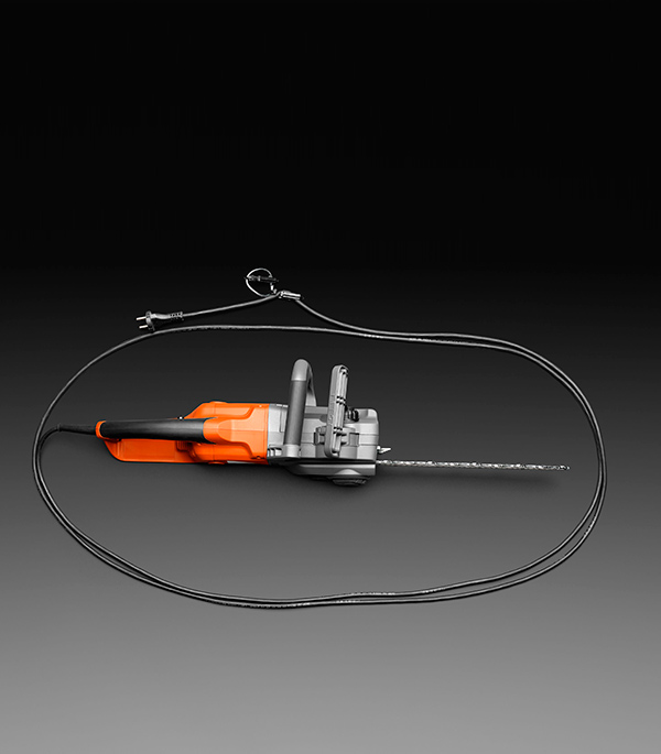 

Электропила цепная Husqvarna 418EL (9672056-14) 1800 Вт 14" шаг 3/8" паз 1,3 мм 52 звена