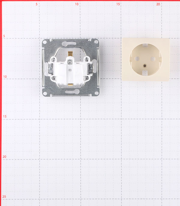 фото Розетка schneider electric glossa gsl000243 скрытая установка бежевый с заземлением