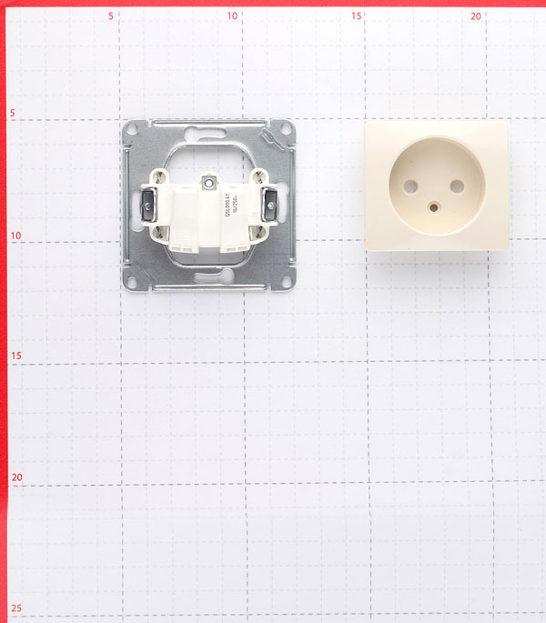 фото Розетка schneider electric glossa gsl000241 скрытая установка бежевый без заземления
