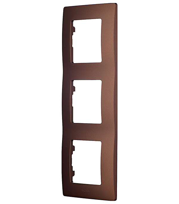 

Рамка Legrand Etika 672573 трехместная универсальная какао