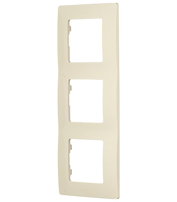 

Рамка Legrand Etika 672513 трехместная универсальная слоновая кость