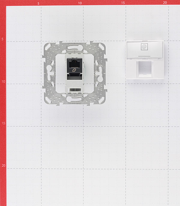 фото Розетка компьютерная schneider electric unica mgu5.421.18zd скрытая установка белая один модуль rj45